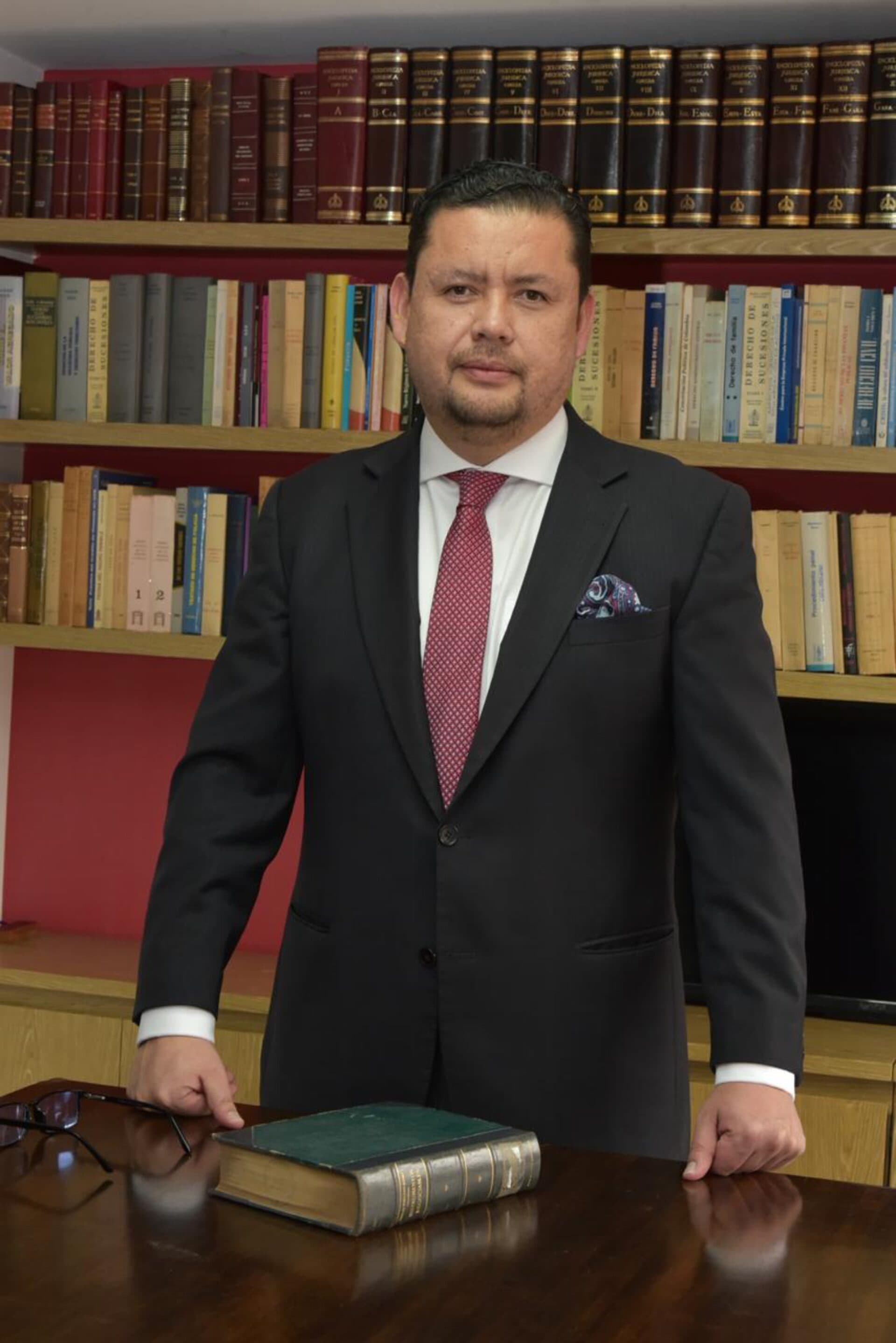 César Vargas, Director